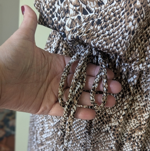 Emma & Michele Snakeskin Jumpsuit Large Sleeveless Gold Accent Zip Front Pocket - Picture 6 of 13